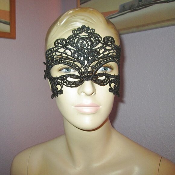 GOTHIC Black CROCHET LACE Eye Mask COSPLAY Party HALLOWEEN Mardi Gras MASQUERADE - Picture 2 of 8